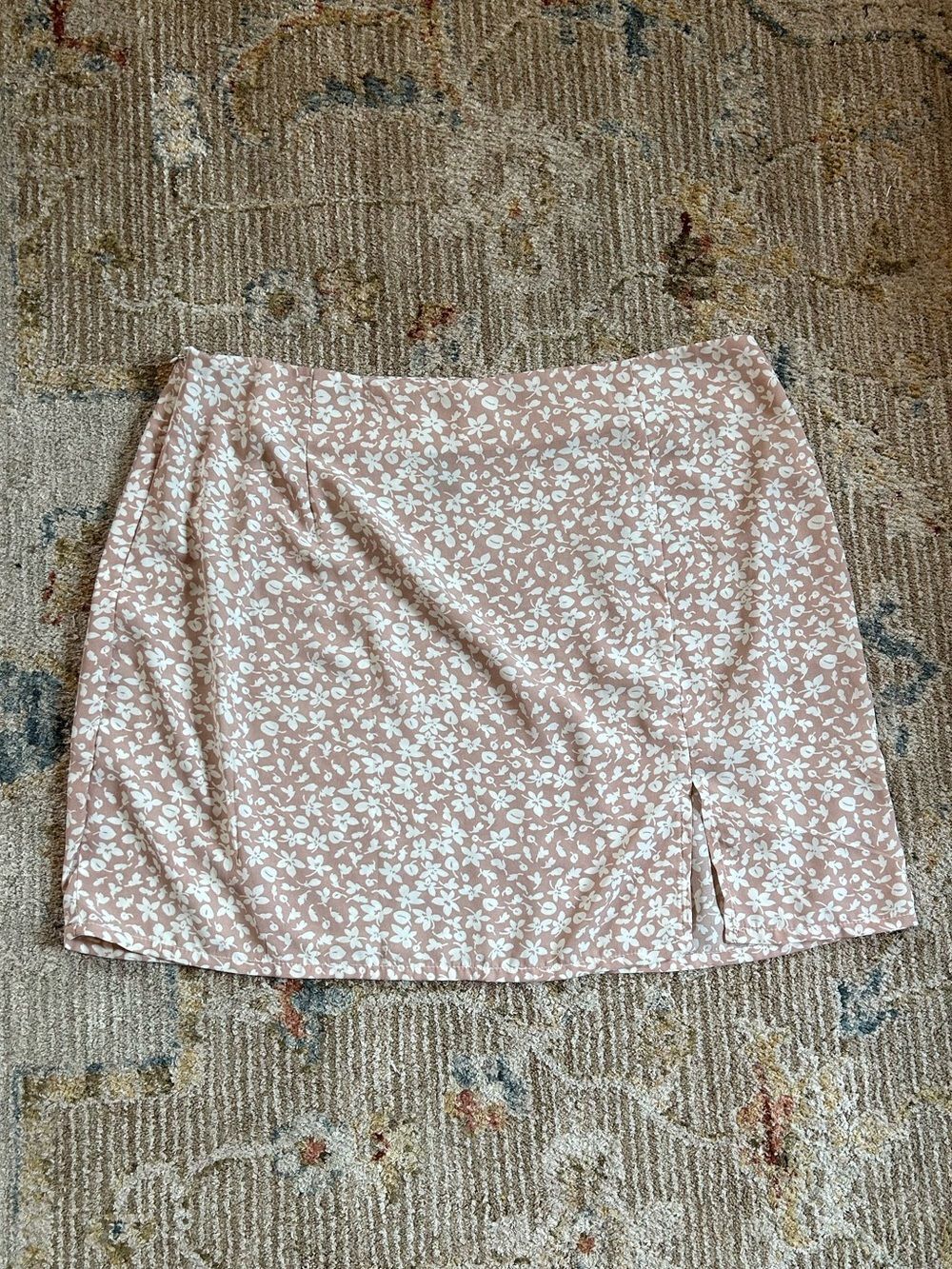 SHEIN Blush Pink Floral Mini Skirt with Side Slit